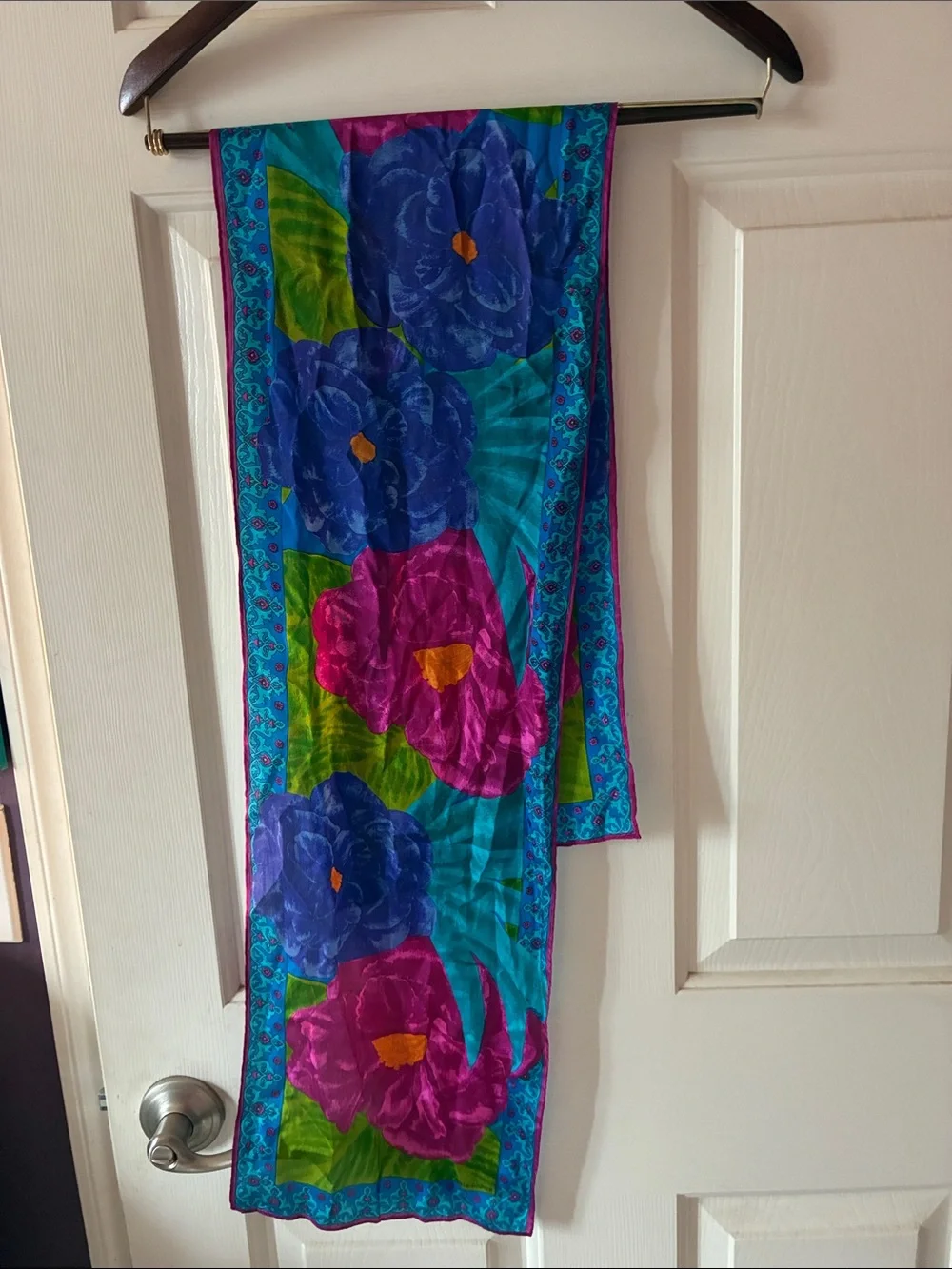 VTG LIZ CLAIBORNE SILK SCARF